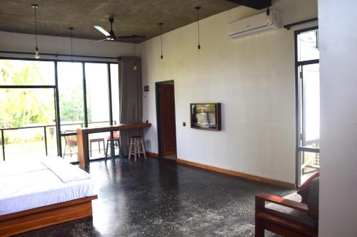 King Room with Pool View image 1