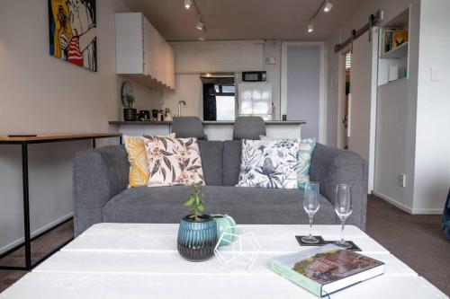 Centrally Located Light-filled Studio w Parking, Auckland (zdjęcie 9)