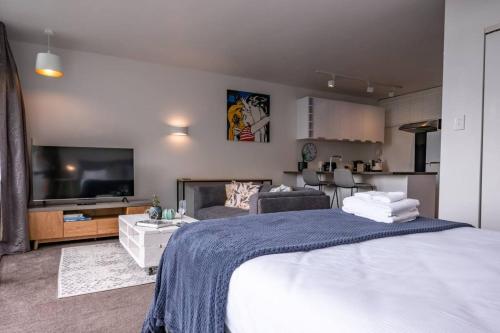 Centrally Located Light-filled Studio w Parking, Auckland (zdjęcie 8)