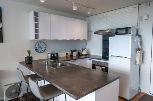 Centrally Located Light-filled Studio w Parking, Auckland (zdjęcie 4)