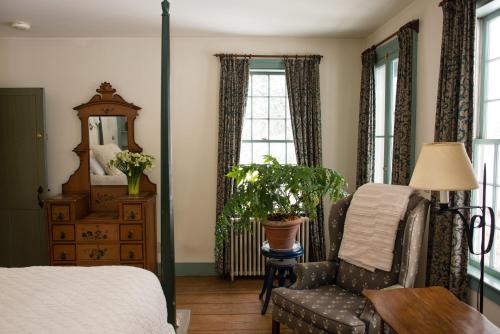 Queen Room with Full Bath and Balcony