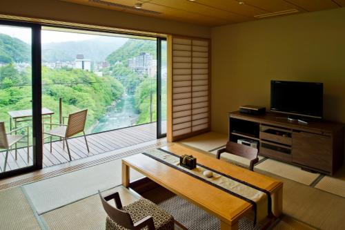 Suite with Tatami Area & Open-Air Bath - Top Floor - Smoking