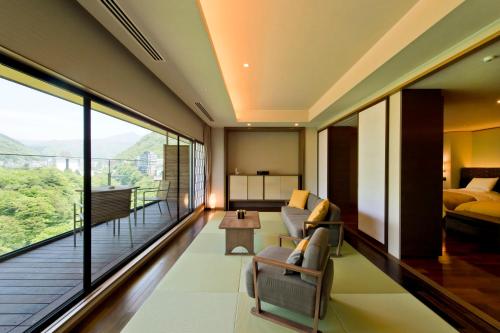 Twin Room with Living Area - Top Floor - Smoking