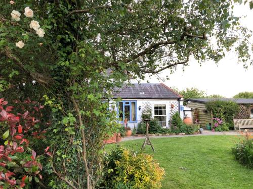 Plovers Cottage Garden View Bedroom with Private Entrance