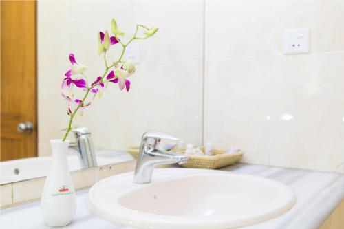 dhaka golden inn