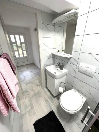 One-Bedroom Apartment image 7