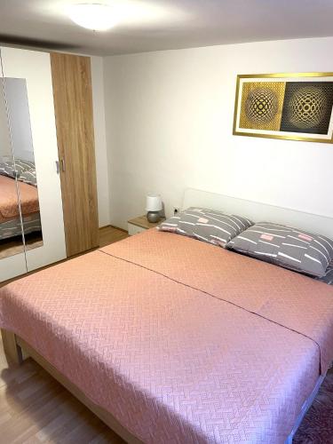 One-Bedroom Apartment image 5