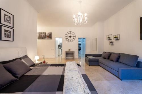 San Babila - Luxury Milanese Apartment, Milan