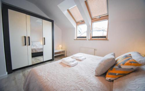 One-Bedroom Apartment image 3