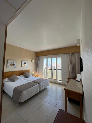 Double or Twin Room image 9