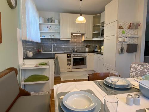 Christl - Apartment mit Garten und Pool zur Mitbenutzung in Hietzing-West