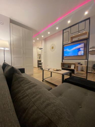 Sancho Leone in ชุการิกา