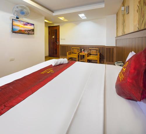 Superior King Room image 6