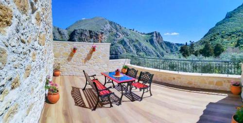 Villa Anastasia Luxe with Top WiFi, BBQ & Amazing Views