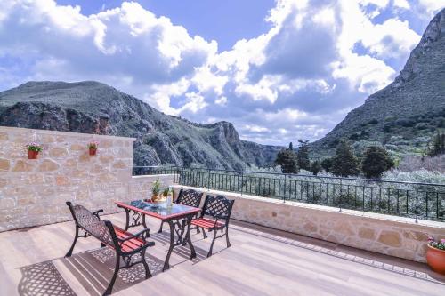 Villa Anastasia Luxe with Top WiFi, BBQ & Amazing Views