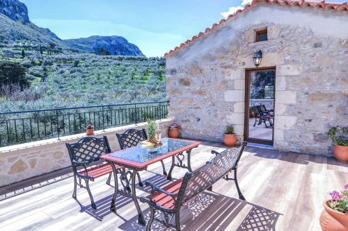 Villa Anastasia Luxe with Top WiFi, BBQ & Amazing Views