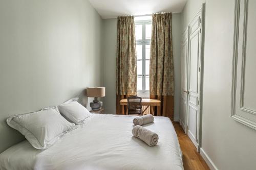 Prestigious home overlooking Palais-Royal Garden