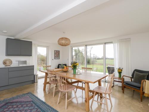 Exterior view, High Cogges Farm Holiday Cottages in South Leigh