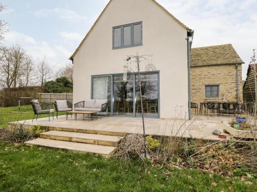 Exterior view, High Cogges Farm Holiday Cottages in South Leigh
