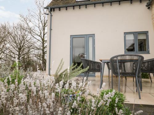 Exterior view, High Cogges Farm Holiday Cottages in South Leigh