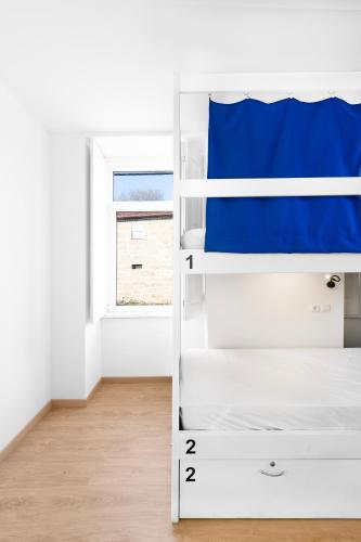 1 bunk bed