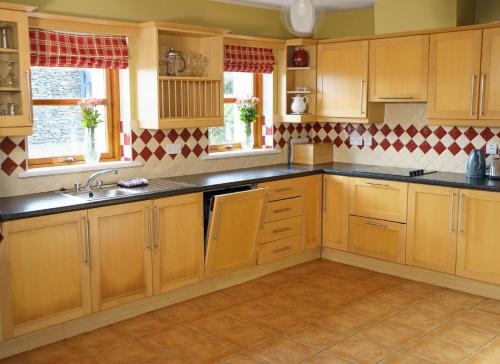 Dingle Courtyard Holiday Homes 3 Bed Type A - image 12
