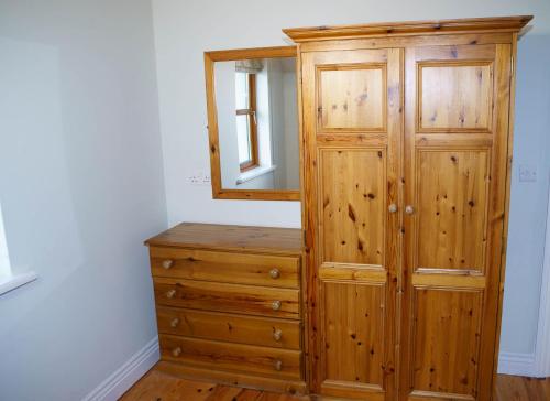 Dingle Courtyard Holiday Homes 3 Bed Type A - image 5