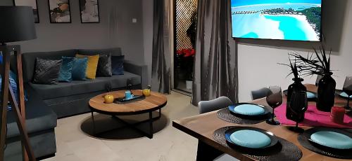 Elegant Seaside 2 Floor Apartment, Athènes