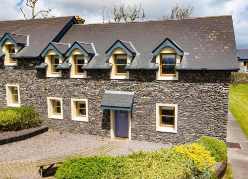 B&B Dingle - Dingle Courtyard Cottages 2 Bed (Sleeps 4) - Bed and Breakfast Dingle