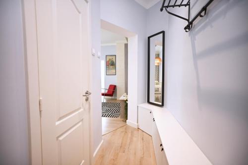 One-Bedroom Apartment image 5