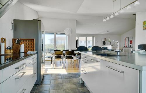 Cocina, Preciosa Casa En Thisted Con Cocina (Lovely Home In Thisted With Kitchen) in Thisted