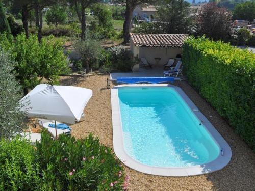 Attractive villa in Vaison-la-Romaine with private pool