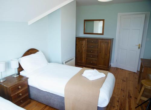 Dingle Courtyard Cottages 4 Bed - main image