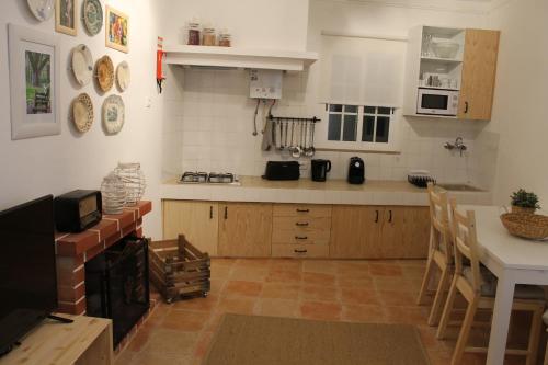 ห้องครัว, Pro Touristic Montejunto Villas in คาดาวอล