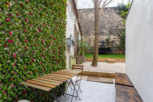 Rare! private garden in Paris, close to Sacre Coeur Basilica!, Paříž