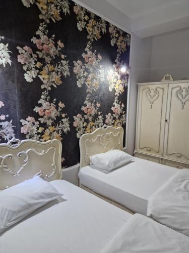 2 twin beds