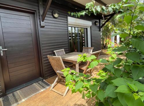 Appart Damazonie T1BIS calme idéalement situé (Appart Damazonie T1BIS calme idealement situe) in Remire-Montjoly