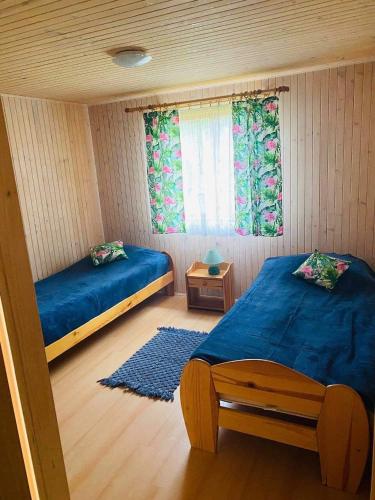 2 bedrooms, 4 beds