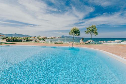Közeli látványosságok, AMASEA Resort in San Teodoro Városközpont