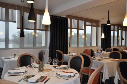 Hôtel Les 3 Lieux - La nuit, La Table, Le Bistrot