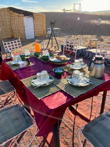 Restaurante, Tinfou desert camp in Zagora