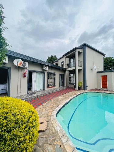 Zamambongi Guest House Newcastle