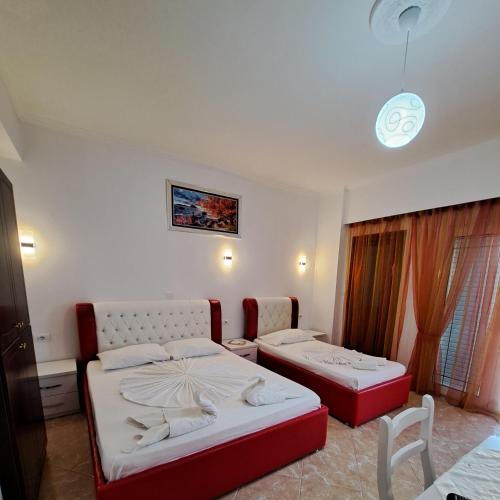 Triple Room with Balcony image 4