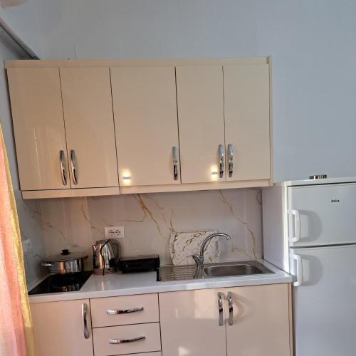Triple Room with Balcony image 7