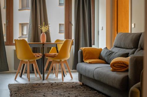 MIKKA CLOS MIKKA CLOS