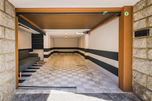 MIKKA CLOS MIKKA CLOS