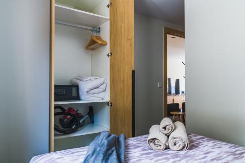 MIKKA CLOS MIKKA CLOS