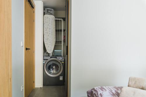 MIKKA CLOS MIKKA CLOS