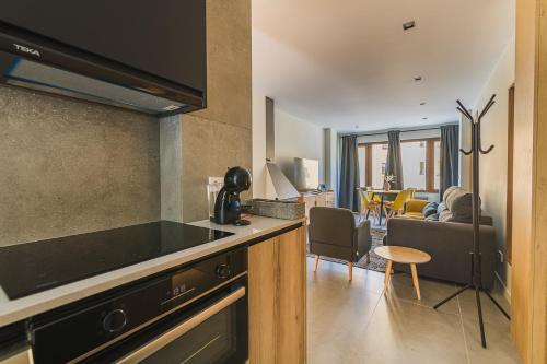 MIKKA CLOS MIKKA CLOS