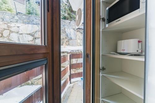 MIKKA CLOS MIKKA CLOS